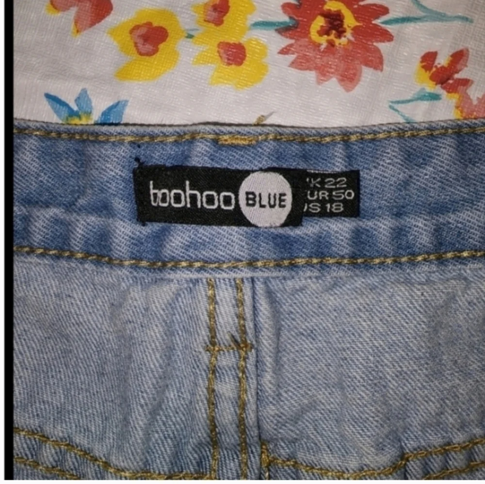 Boohoo denim shorts size 18